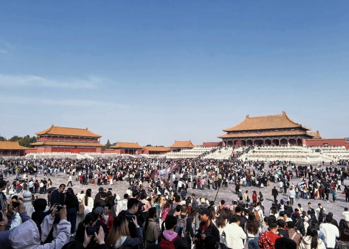 Crowd in Forbidden City
