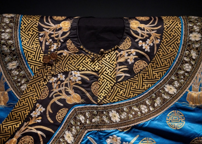 Jewelry and Royal Costumes in the Forbidden City