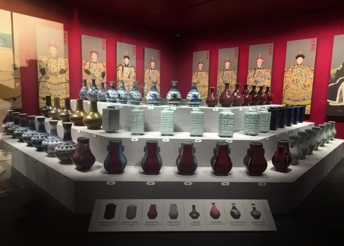 porcelain exhibition in the Hall of Martial Valor
