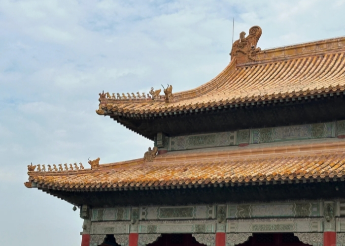 the double-layered roof ridges of the Hall of Preserving Harmony